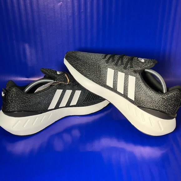 NEW adidas Swift Run 22 Black Gray Mens Size 10 Fast Shipping - Picture 2 of 8